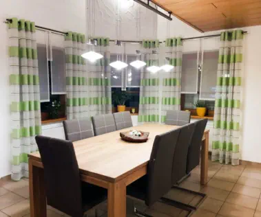 Ösenschals mit Paneel